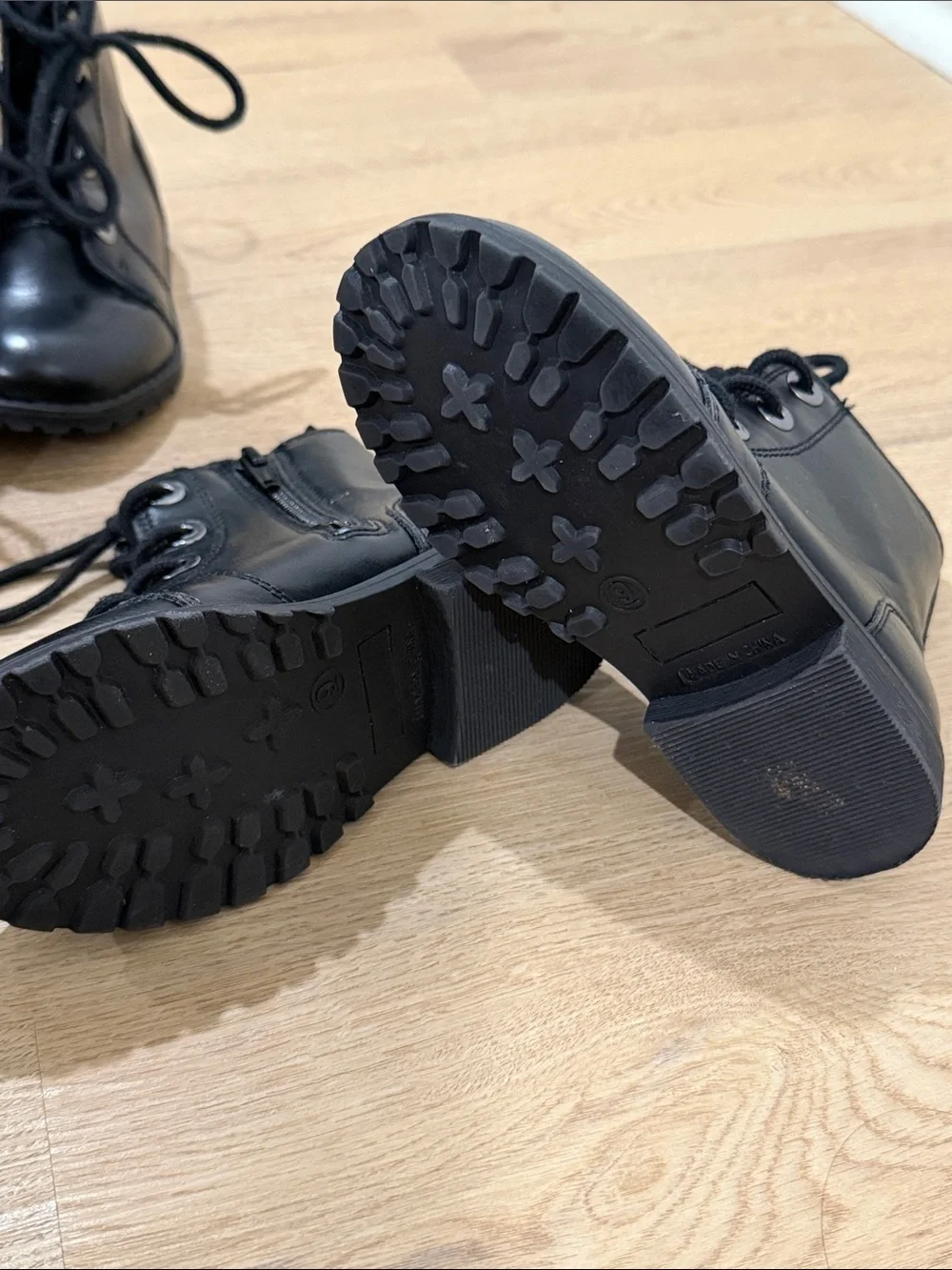 Old Navy Black Kids Lace-Up Combat Boots (toddler sizes 8 & 9)